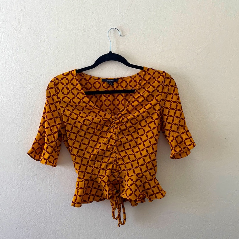 Chain print ruffle crop top